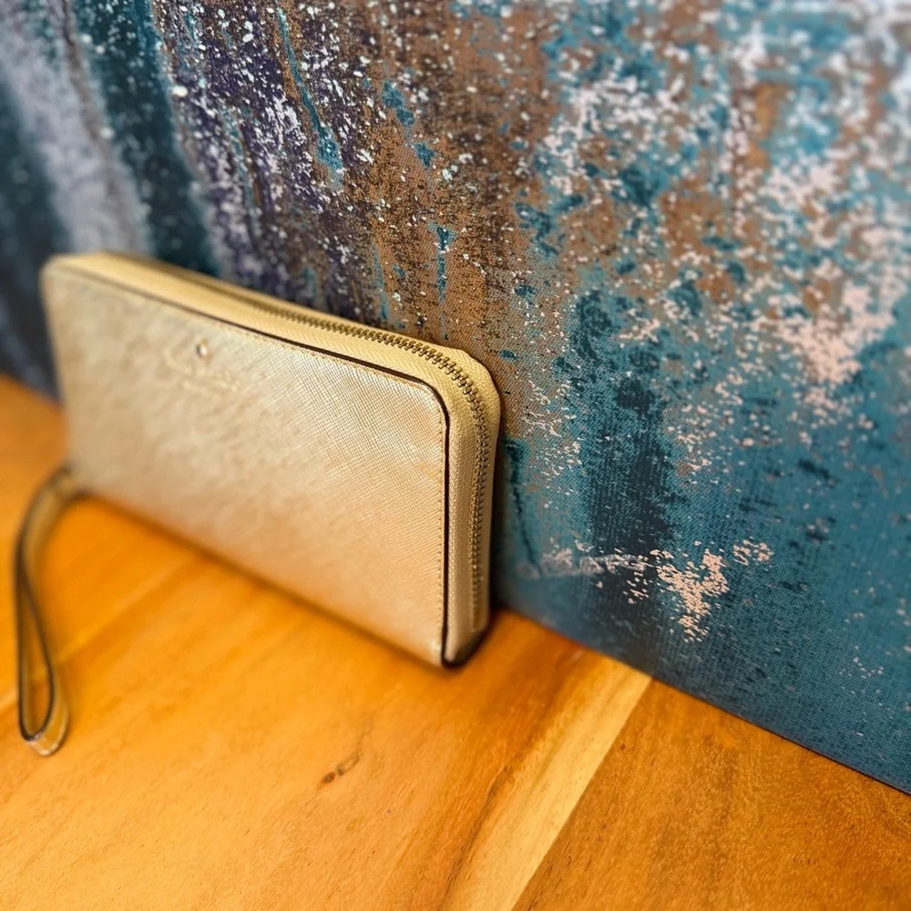 Kate Spade New York Talk Is Chic Saffiano Leather Wallet in Gold‎